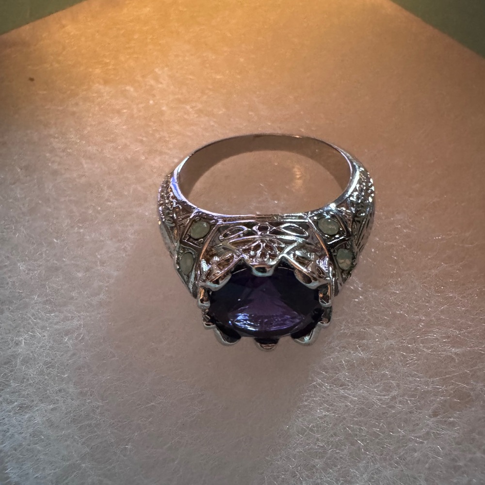 💕Sterling Silver ring with pyrope garnet and opal gemstones.
